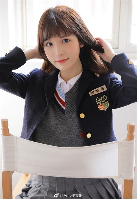 习近平同出席纪念大会的各国嘉宾登上天安门城楼